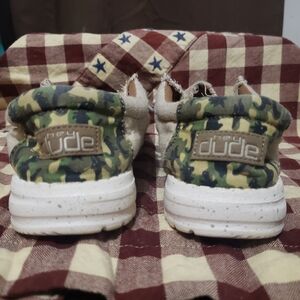 Hey Dude Kids Wally Size 6 Tan & Green Camo Sneakers